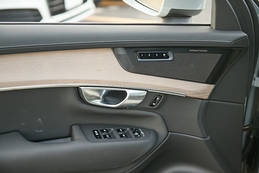 2026 VOLVO XC90 - Image 9