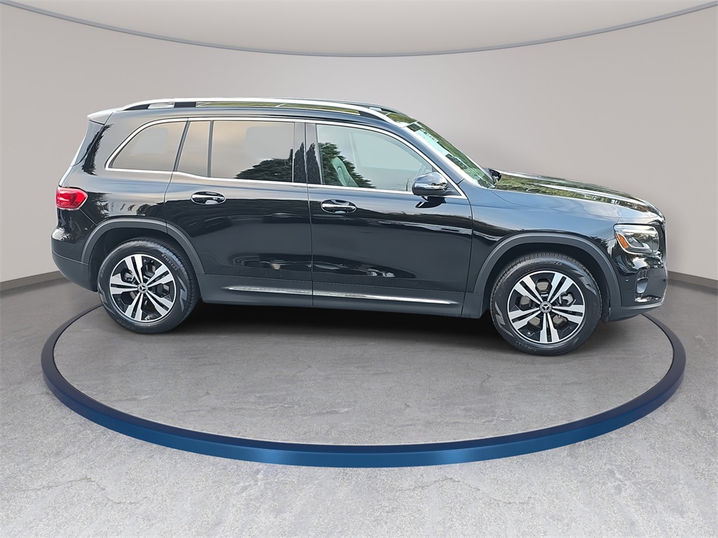 2025 Mercedes Benz GLB 250 4MATIC photo 3