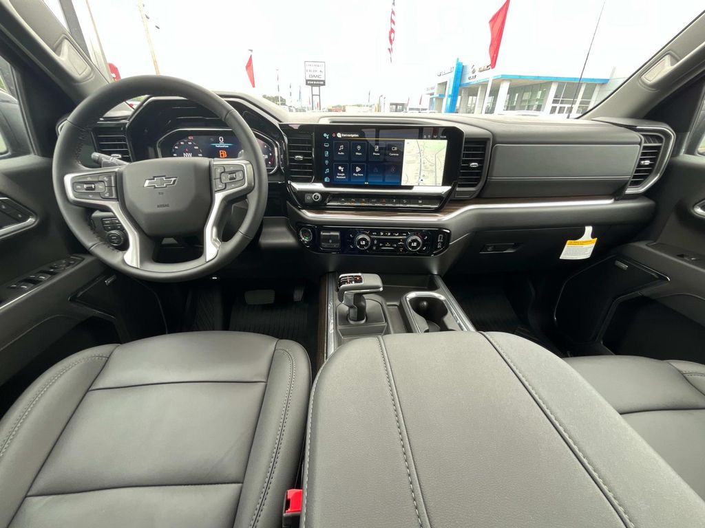 2025 Chevrolet Silverado 1500 RST photo 12