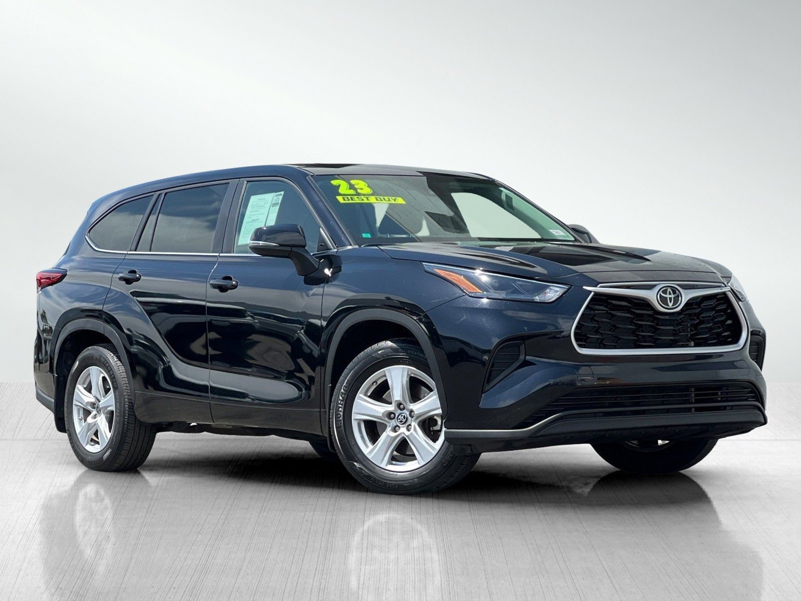2023 Toyota Highlander L photo 2