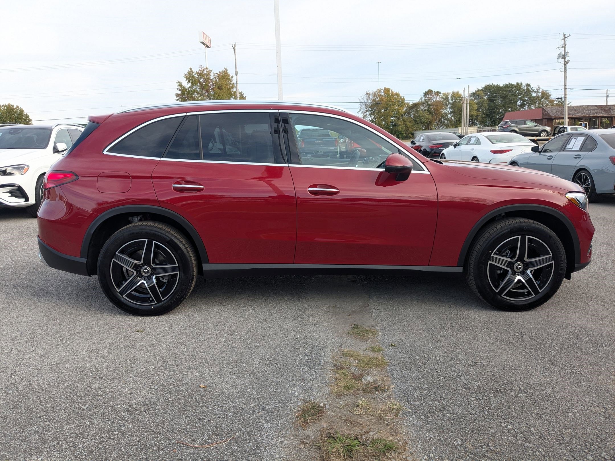 2026 Mercedes Benz GLC 300 4MATIC photo 4