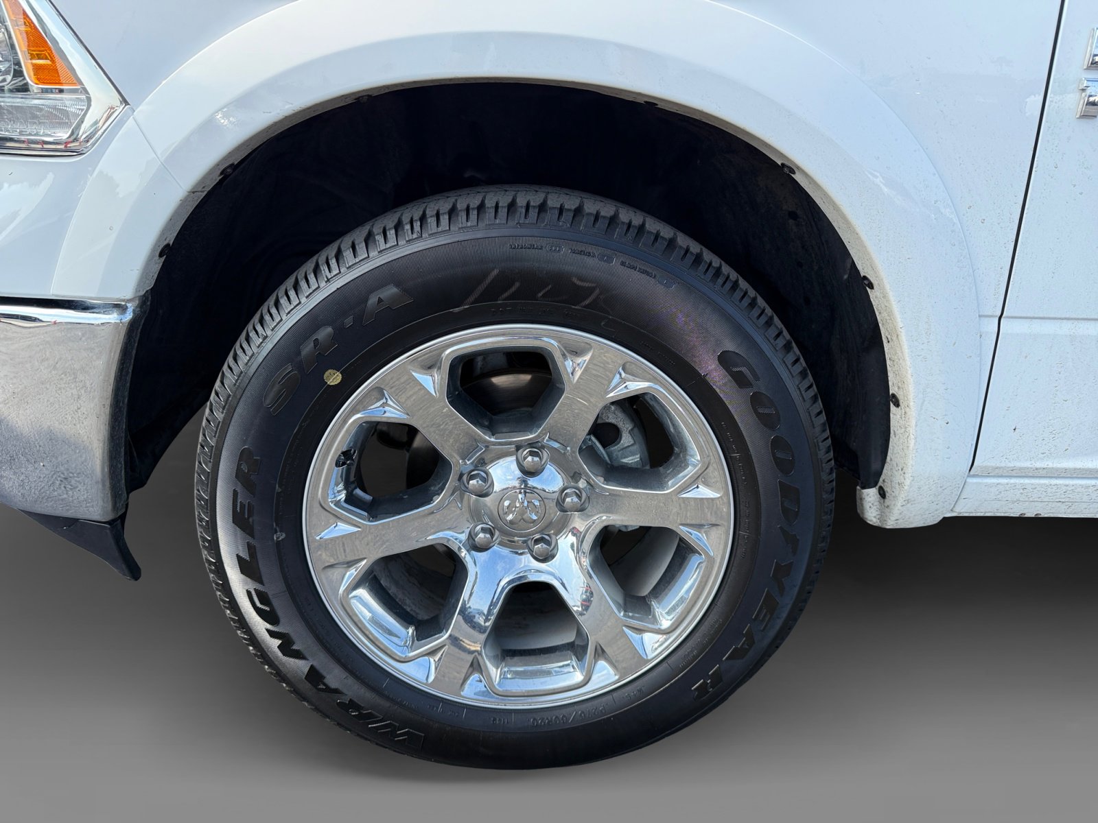 2017 Ram 1500 Laramie photo 9
