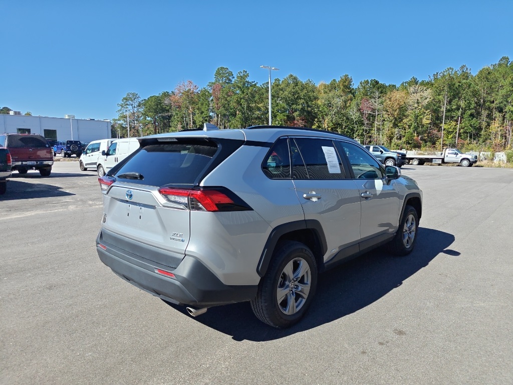 2023 Toyota RAV4 Hybrid XLE photo 4