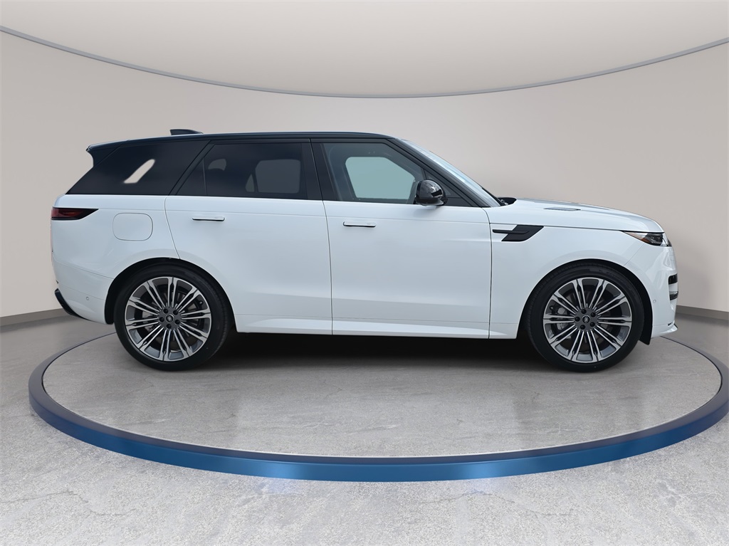 2025 Land Rover Range Rover Sport SE photo 4