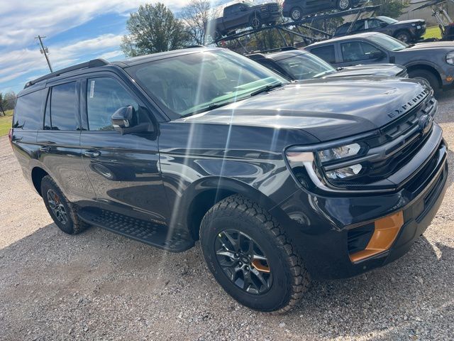 2025 Ford Expedition photo 2