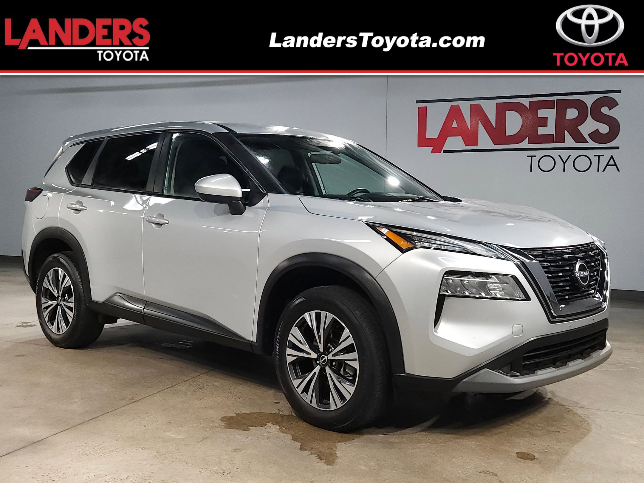 2023 Nissan Rogue SV's photo