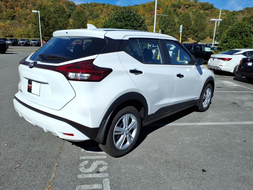 2025 Nissan Kicks Play S photo 3