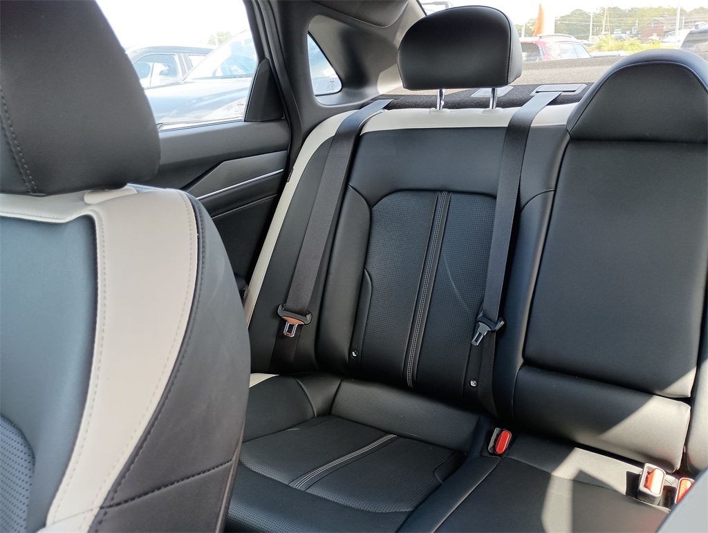 2025 Kia K5 GT-Line photo 12