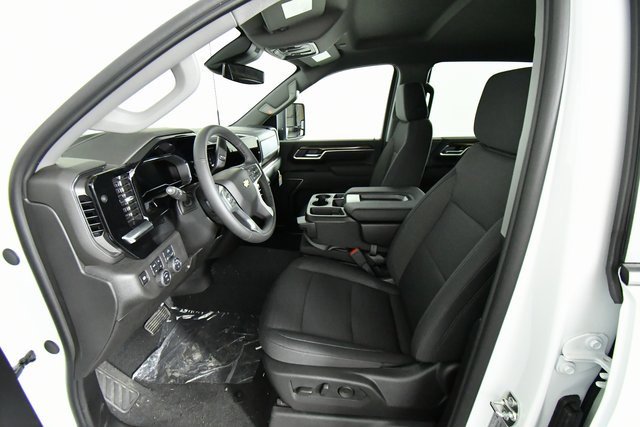 2025 Chevrolet Silverado 2500HD LT photo 4