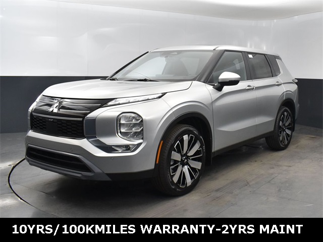 2025 Mitsubishi Outlander SE's photo