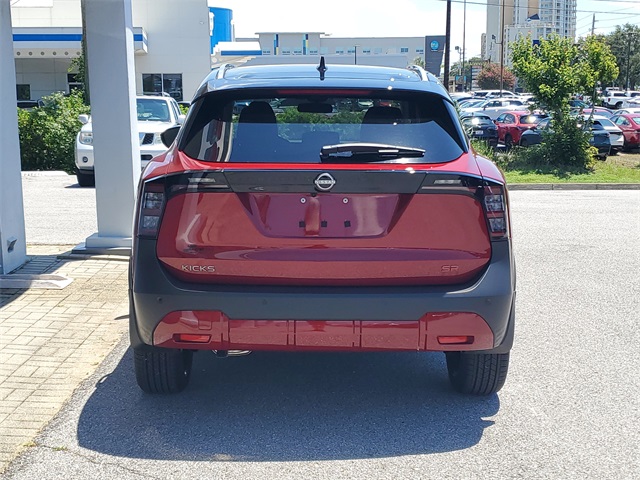 2025 Nissan Kicks SR photo 3