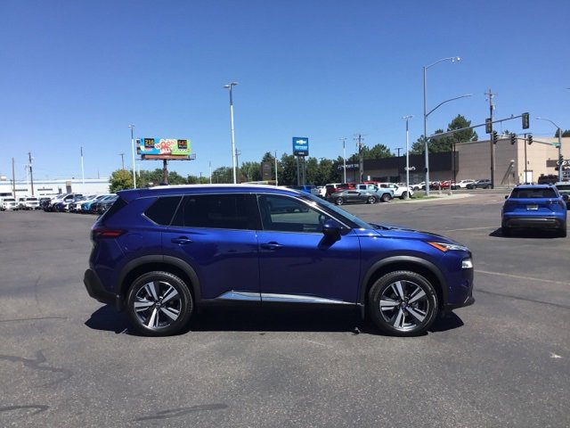 2022 Nissan Rogue SL photo 2