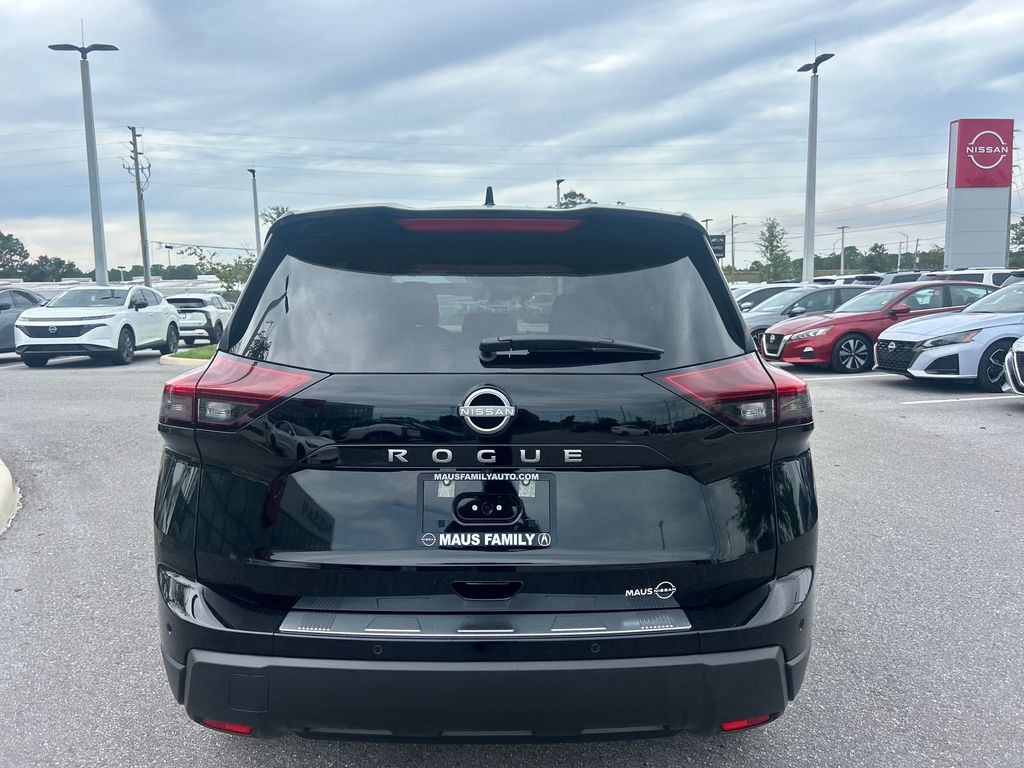 2026 Nissan Rogue SV photo 4