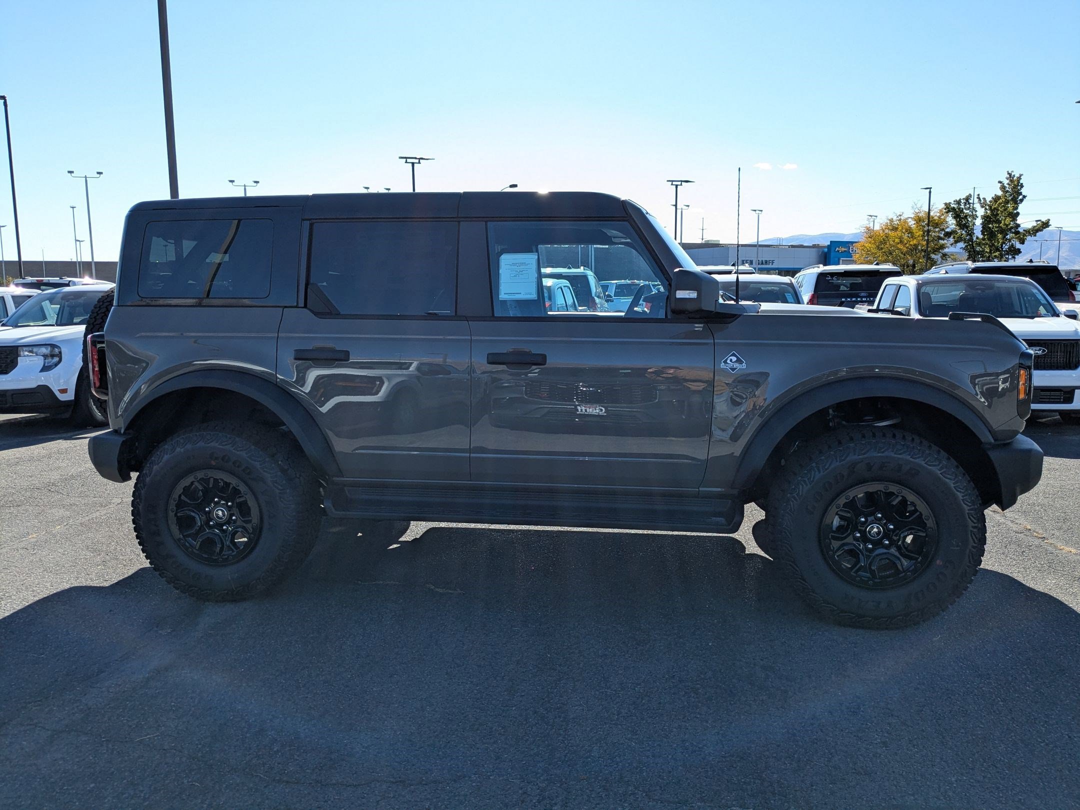 2025 Ford Bronco Outer Banks photo 2