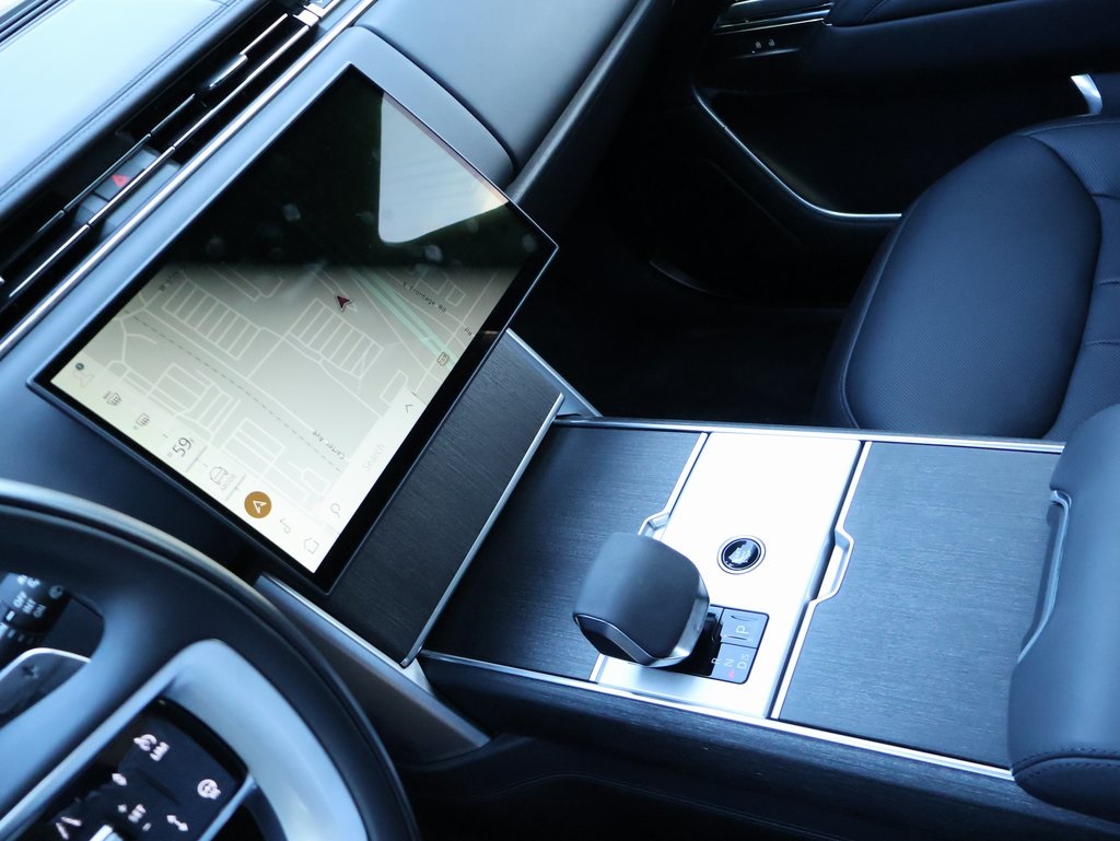 2025 Land Rover Range Rover SE photo 19