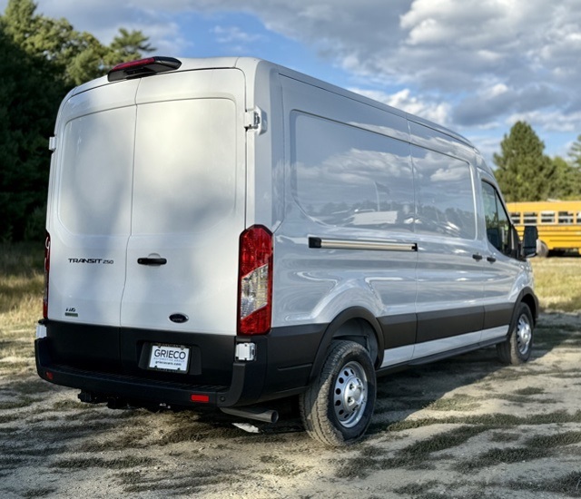 2025 Ford Transit photo 4