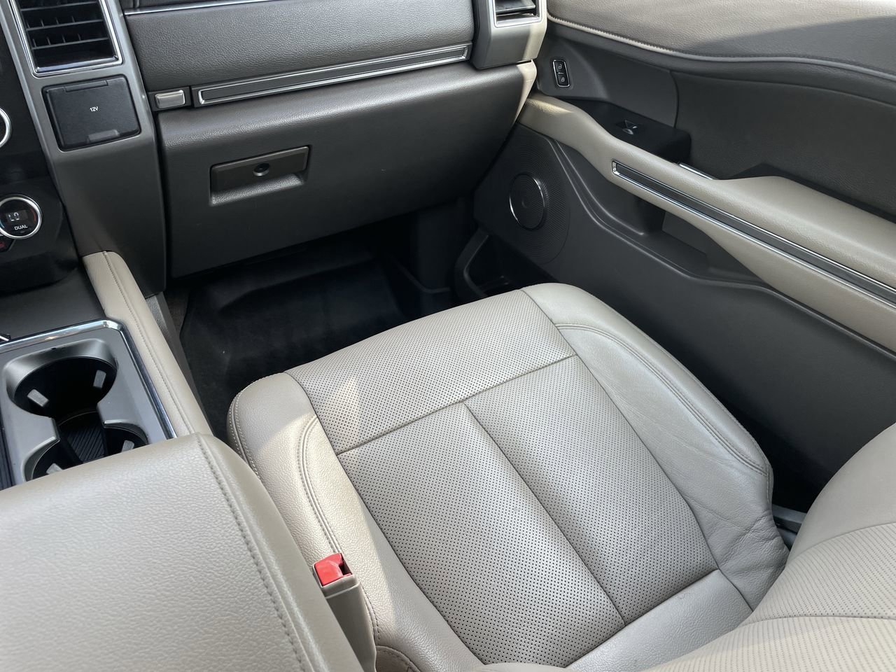 2018 Ford Expedition MAX XLT photo 16