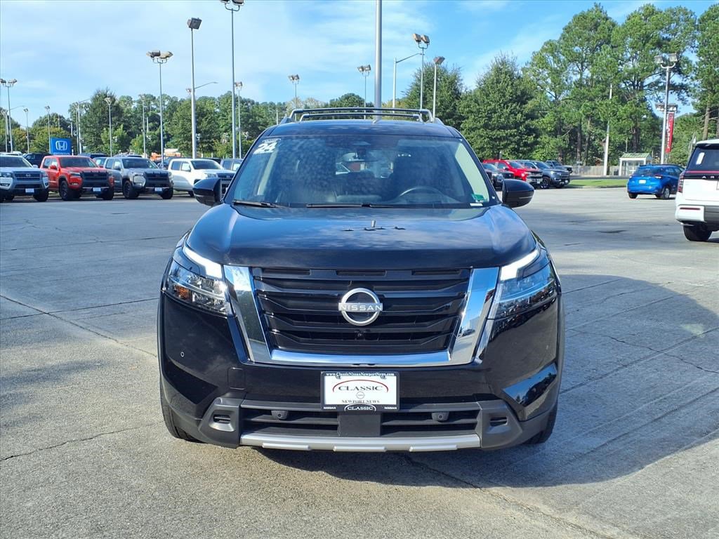 2024 Nissan Pathfinder Platinum photo 2