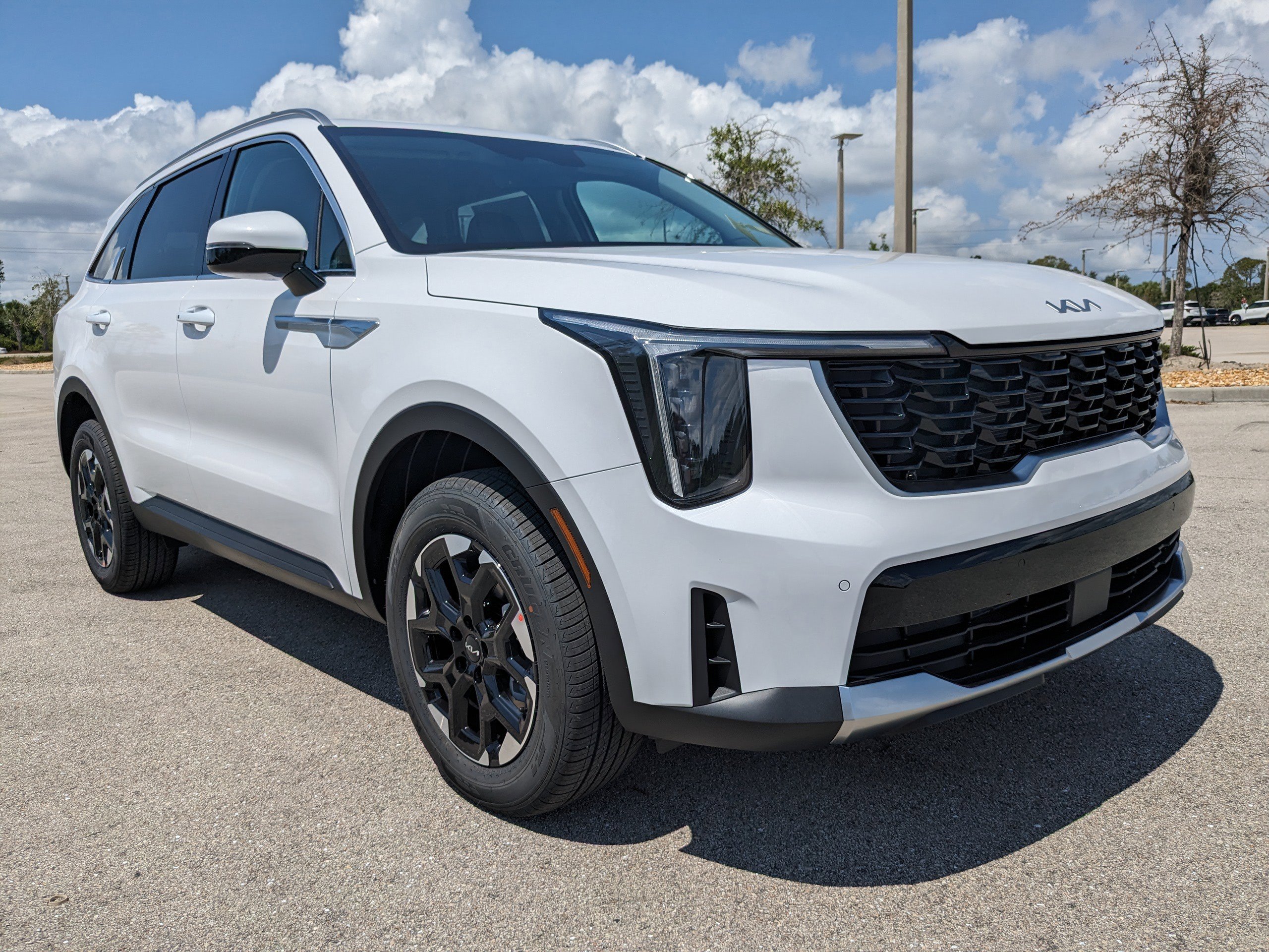 2025 Kia Sorento S photo 2
