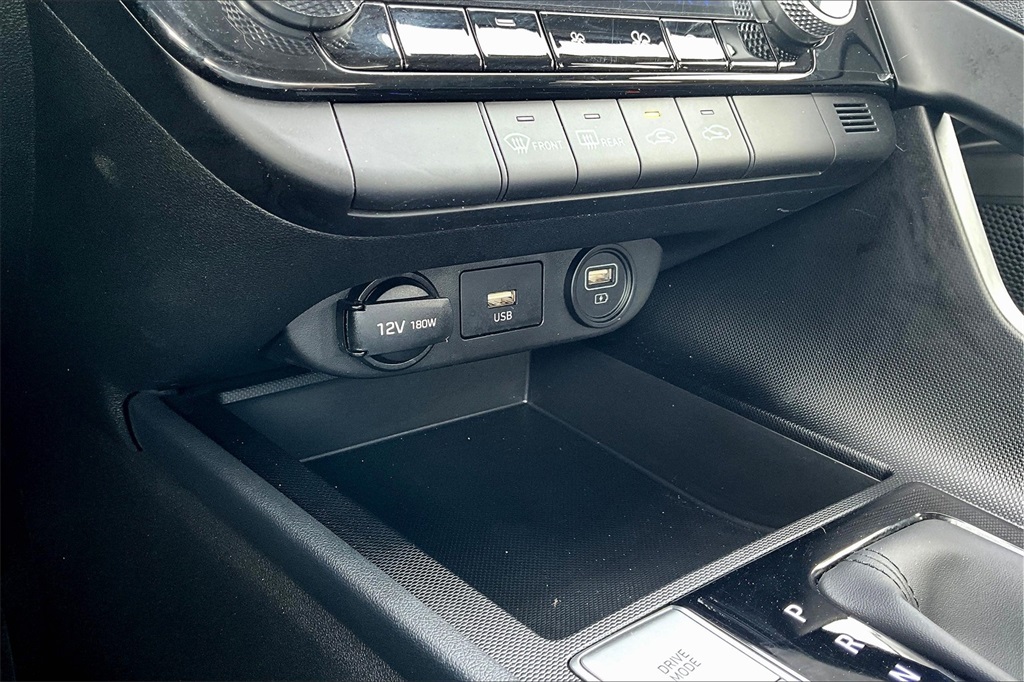 2022 Hyundai Elantra SEL photo 30