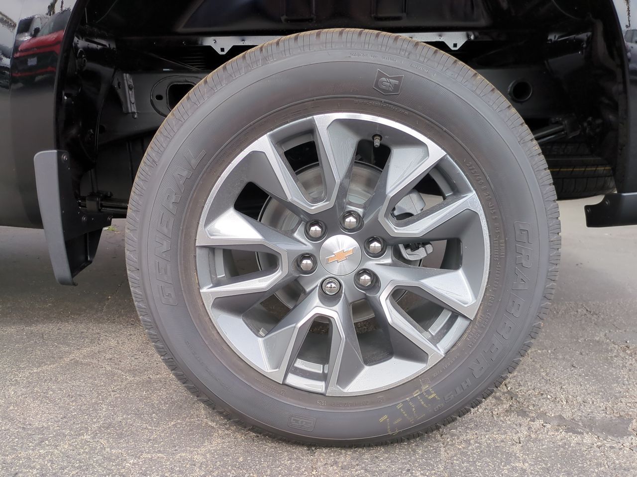 2025 Chevrolet Silverado 1500 LT photo 32