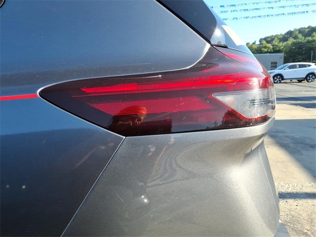 2021 Nissan Rogue SV photo 8