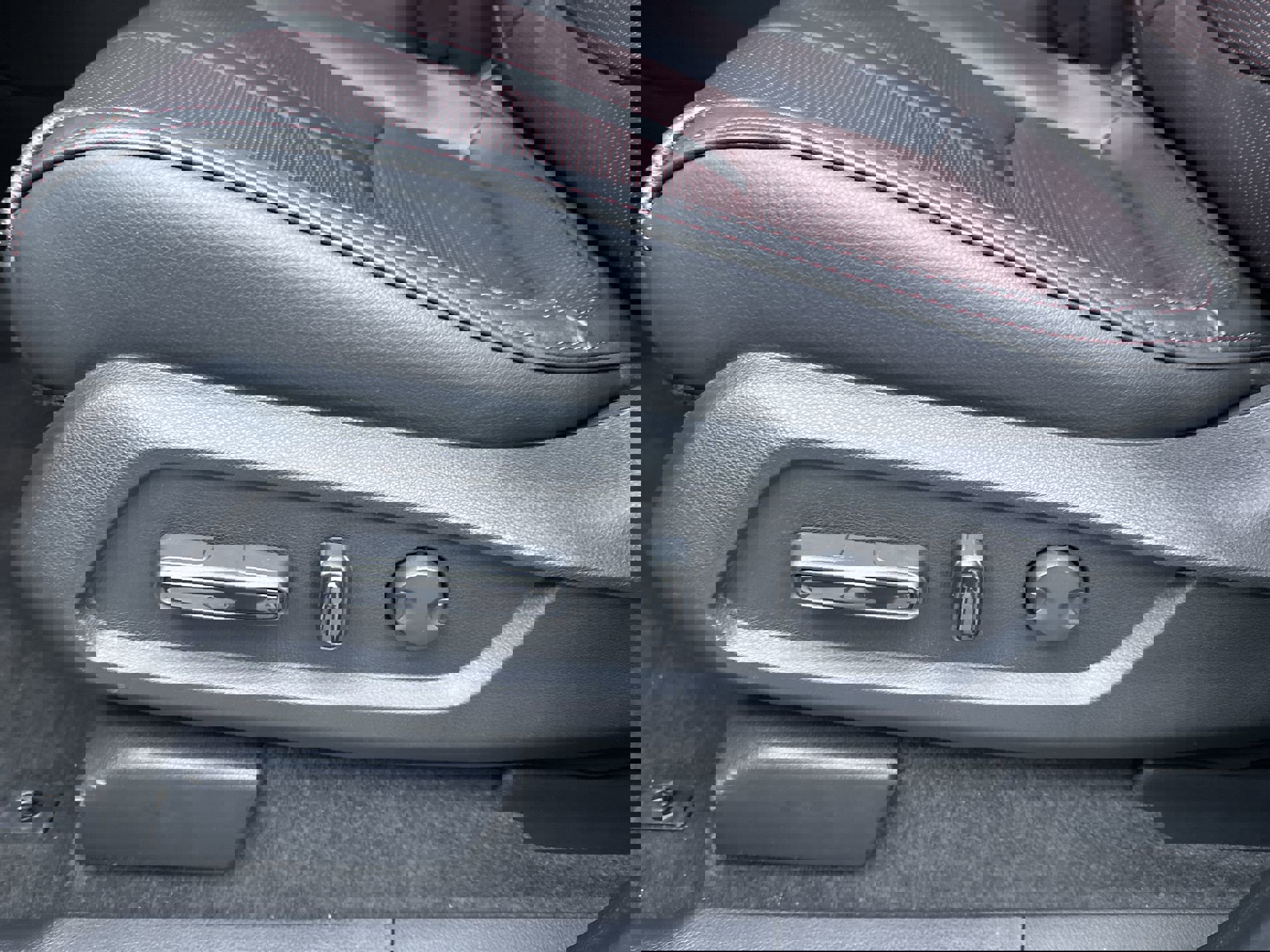 2025 Honda Pilot Black Edition photo 11