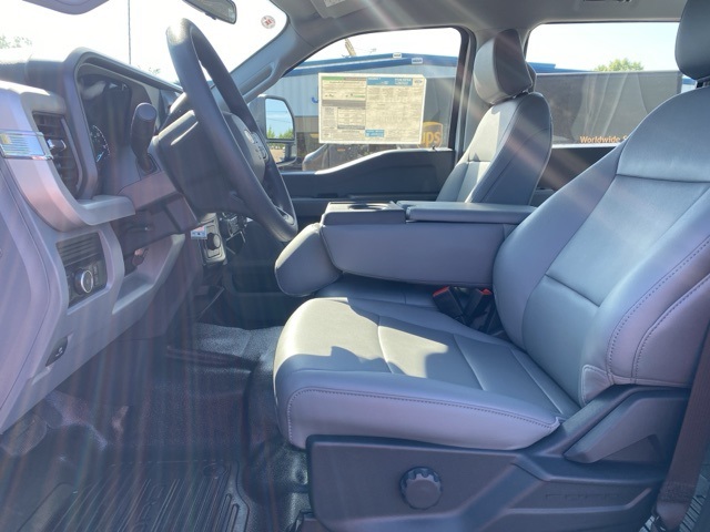 2025 Ford F-250 XL photo 3