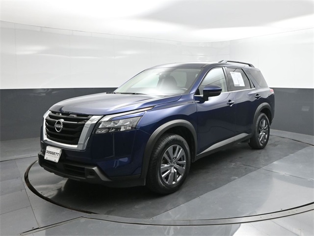 2025 Nissan Pathfinder SV's photo