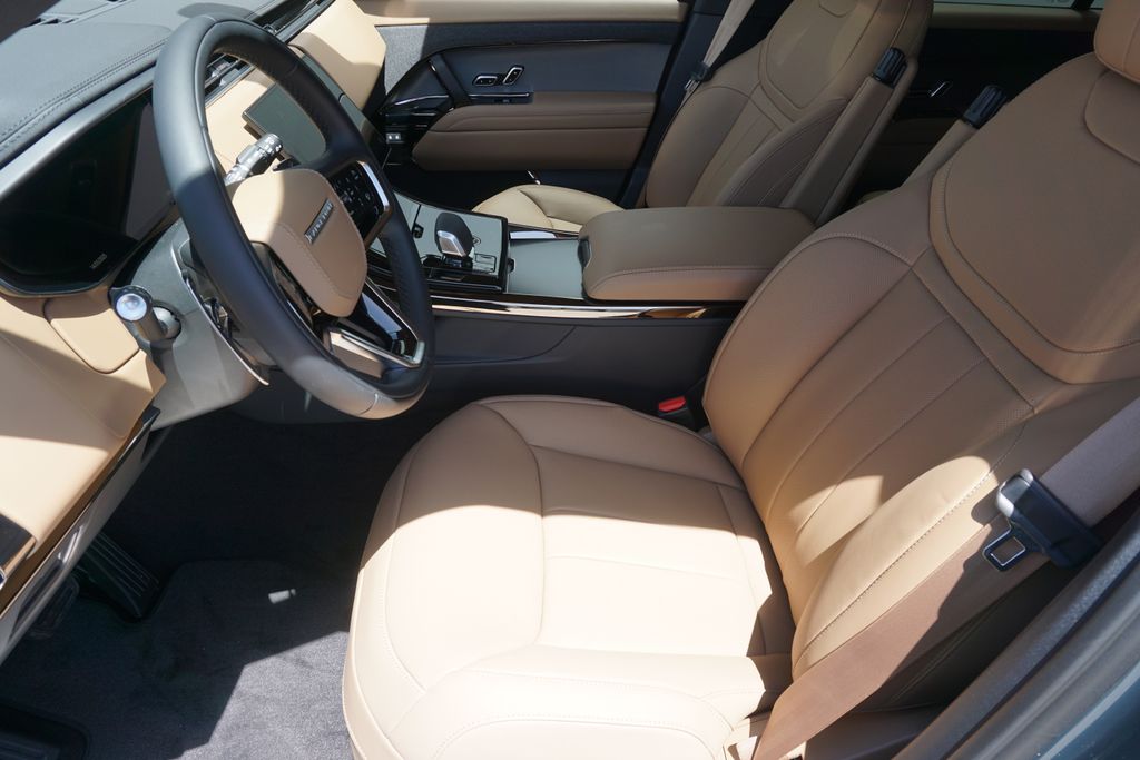 2025 Land Rover Range Rover Sport SE photo 18