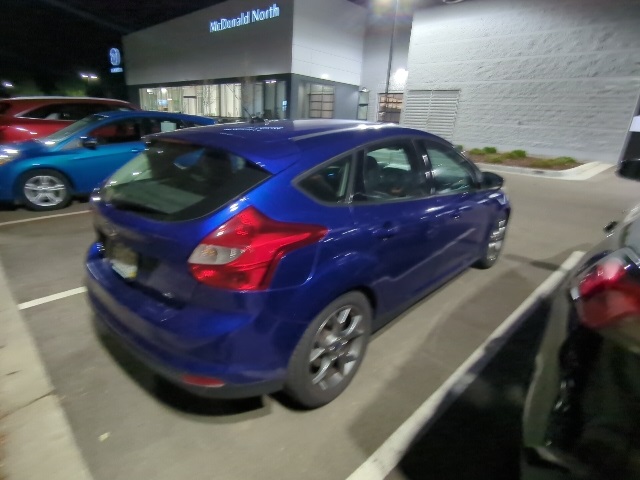 2014 Ford Focus SE photo 2