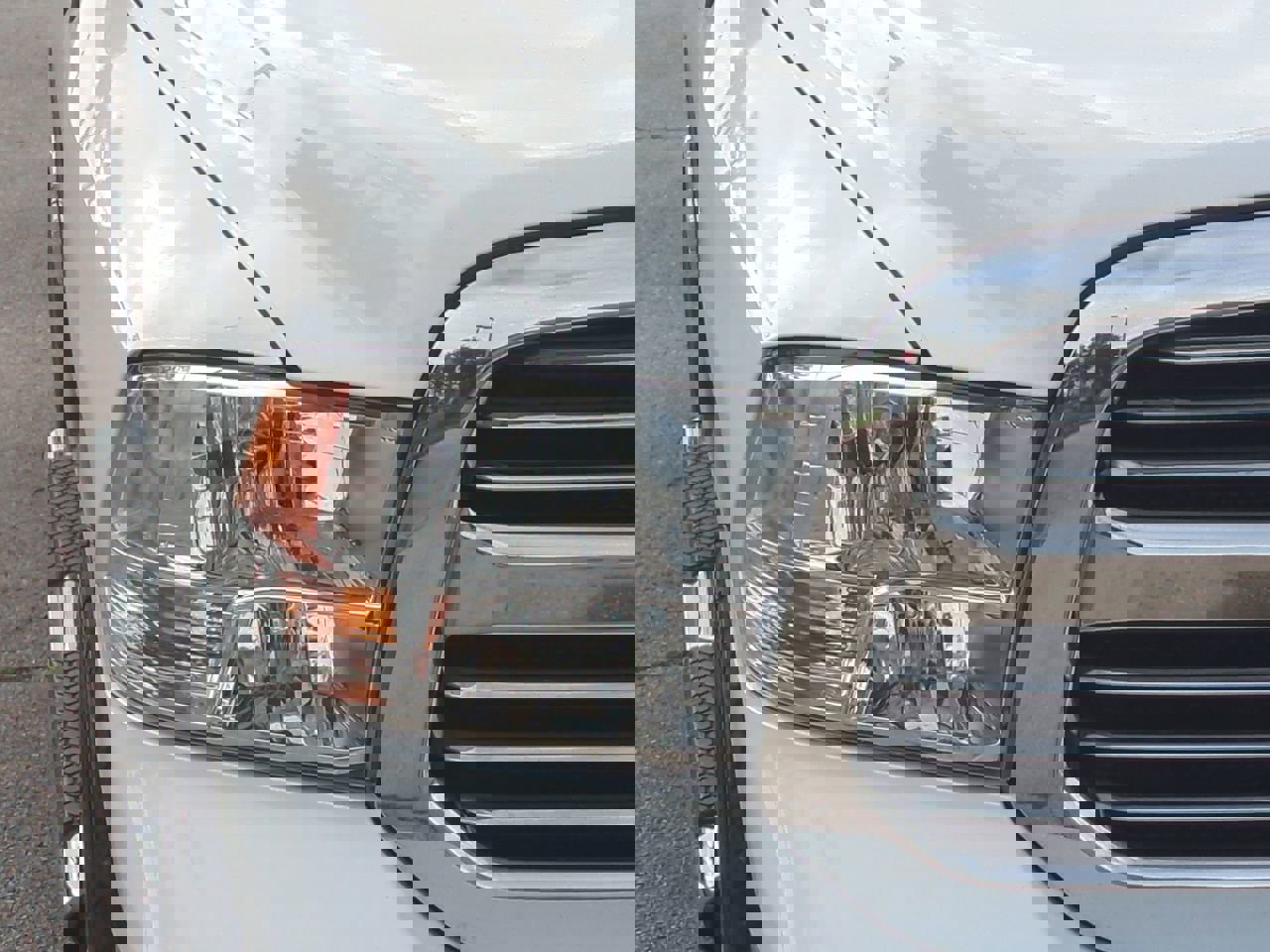 2017 Ram 1500 SLT photo 9