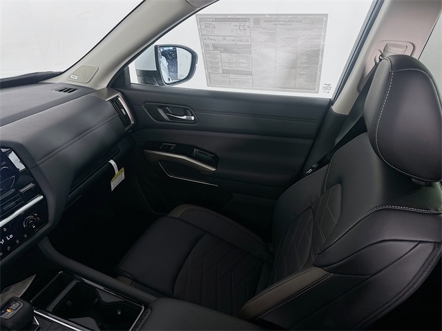 2025 Nissan Pathfinder Platinum photo 24