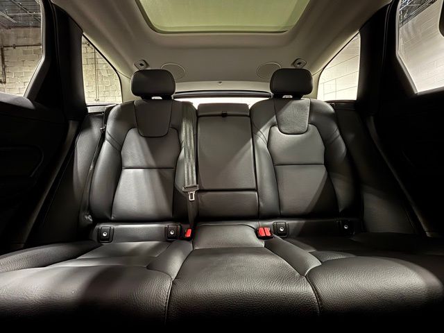 2023 Volvo XC60 B5 Plus photo 10