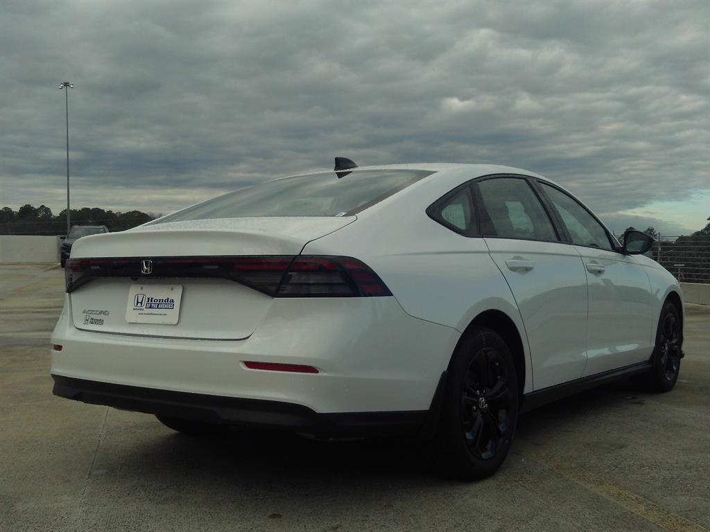 2025 Honda Accord SE photo 6