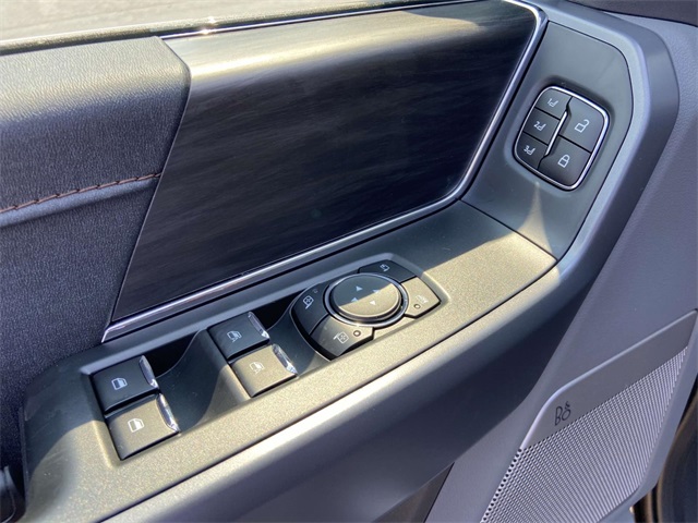 2025 Ford F-150 Lariat photo 16