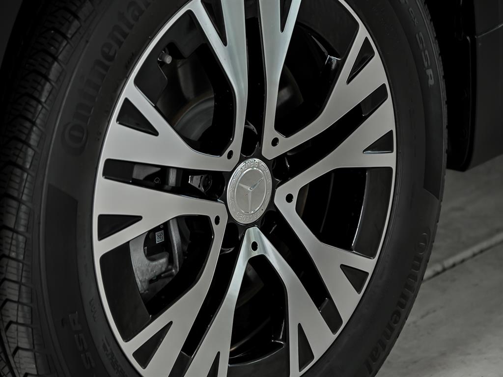2025 Mercedes Benz GLB 250 4MATIC photo 4