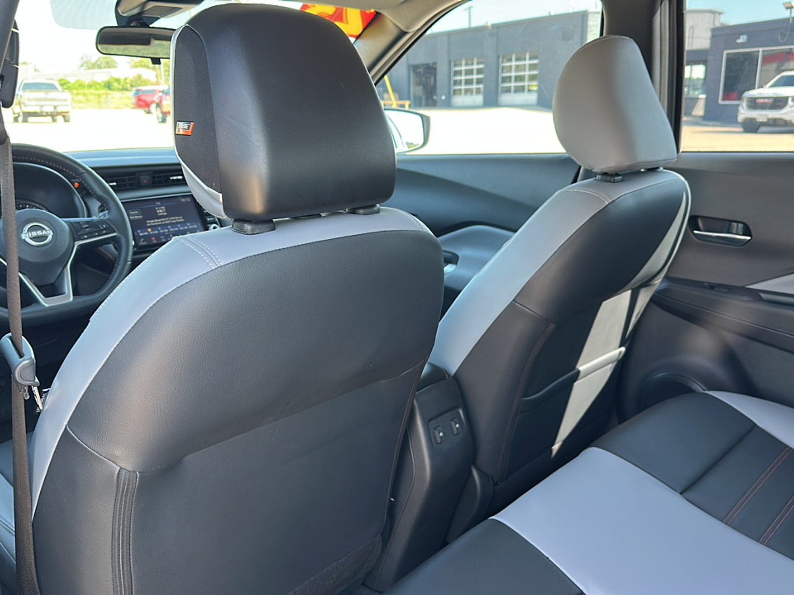 2023 Nissan Kicks SR photo 5
