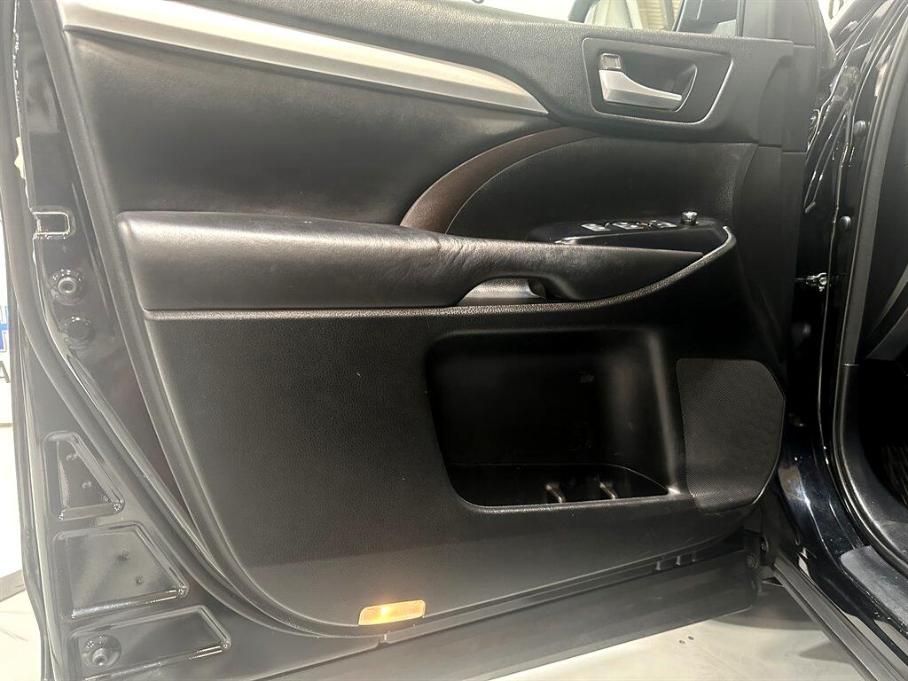 2018 Toyota Highlander XLE photo 12