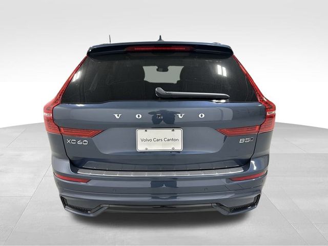 2025 Volvo XC60 B5 Plus photo 4