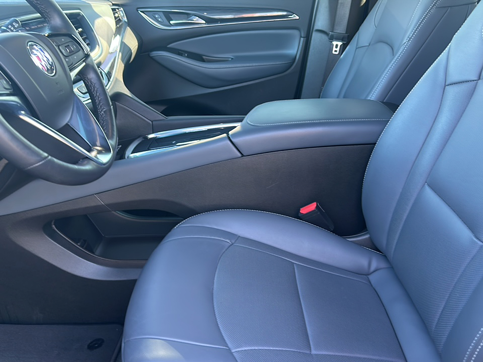 2023 Buick Enclave Essence photo 3