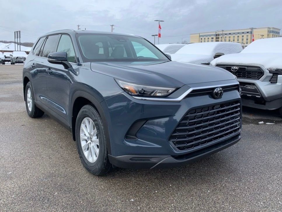 2026 Toyota Grand Highlander XLE's photo