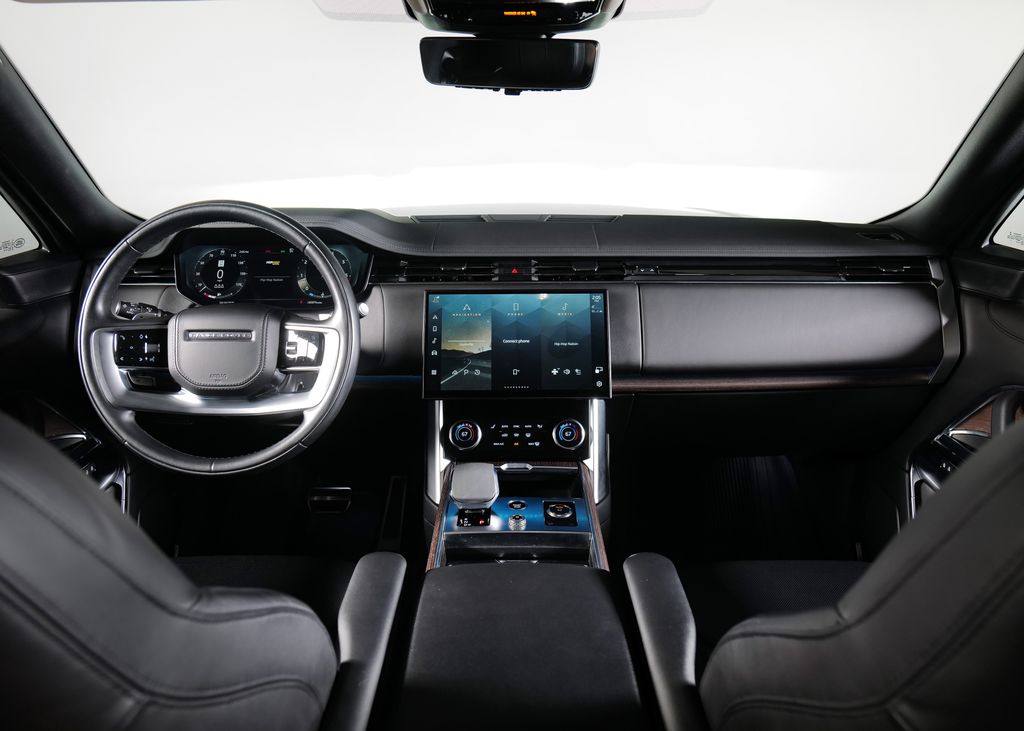 2023 Land Rover Range Rover SE photo 4