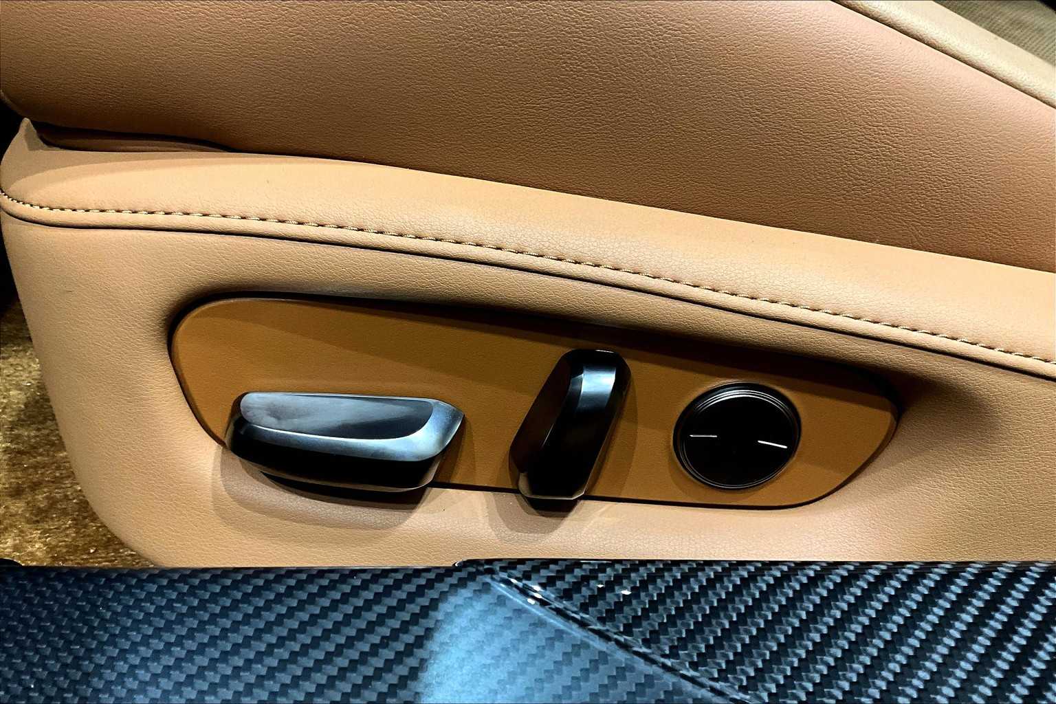 2025 Lexus LC 500 photo 13