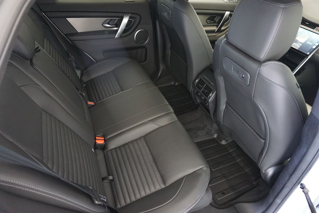 2025 Land Rover Discovery Sport SE photo 25