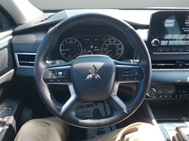 2023 Mitsubishi Outlander SE photo 9