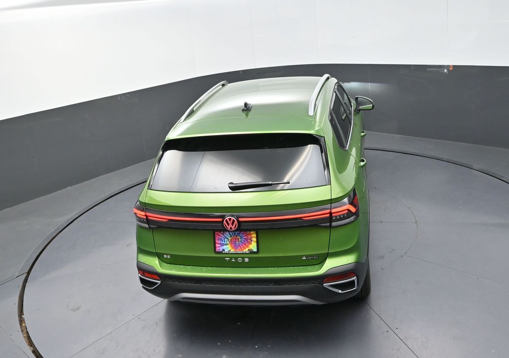 2025 Volkswagen Taos SE photo 15