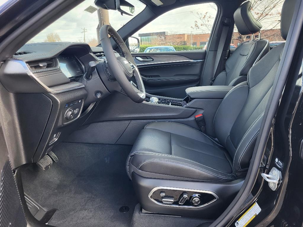 2024 Jeep Cherokee Overland 4xe photo 2