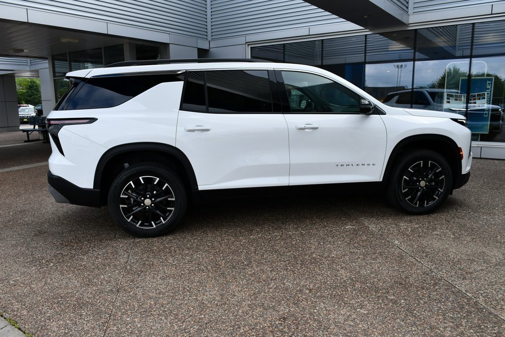 2026 Chevrolet Traverse photo 8
