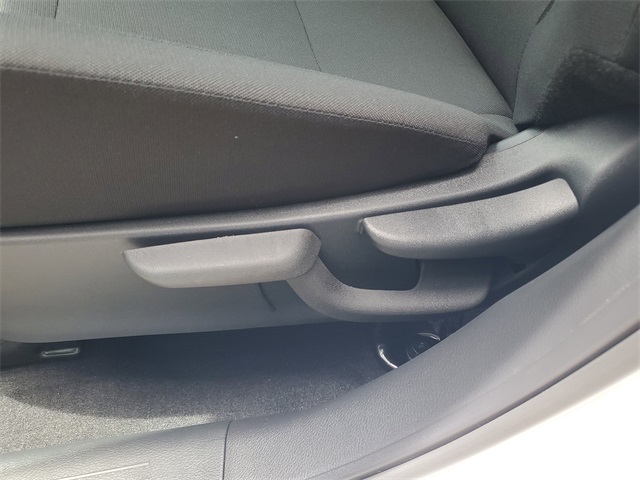2025 Nissan Kicks Play S photo 10